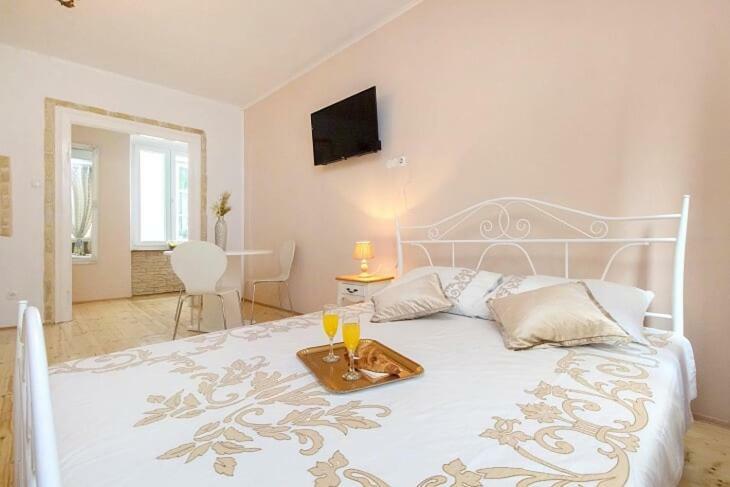 Sibenik Antique Studio Apartment - Old Town מראה חיצוני תמונה