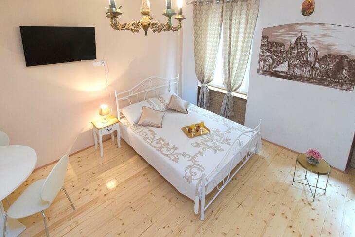 Sibenik Antique Studio Apartment - Old Town מראה חיצוני תמונה